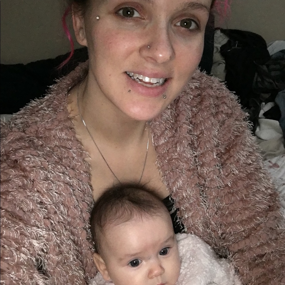 Meet your Posher, Caitlin